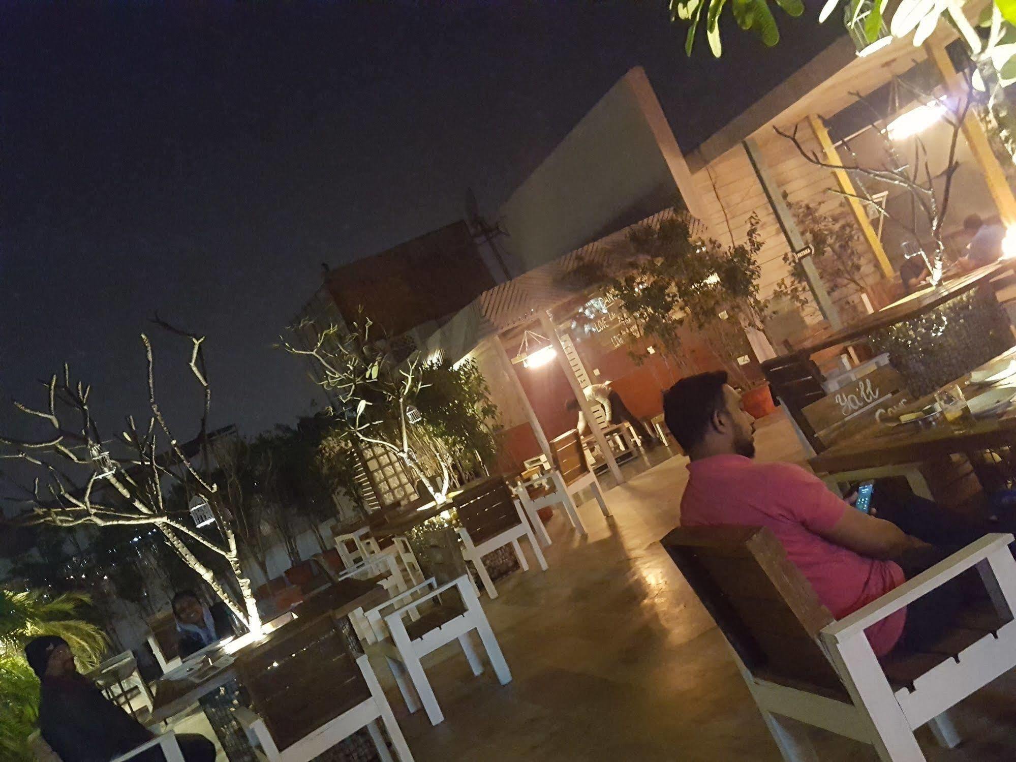 The White Klove New Delhi Luaran gambar